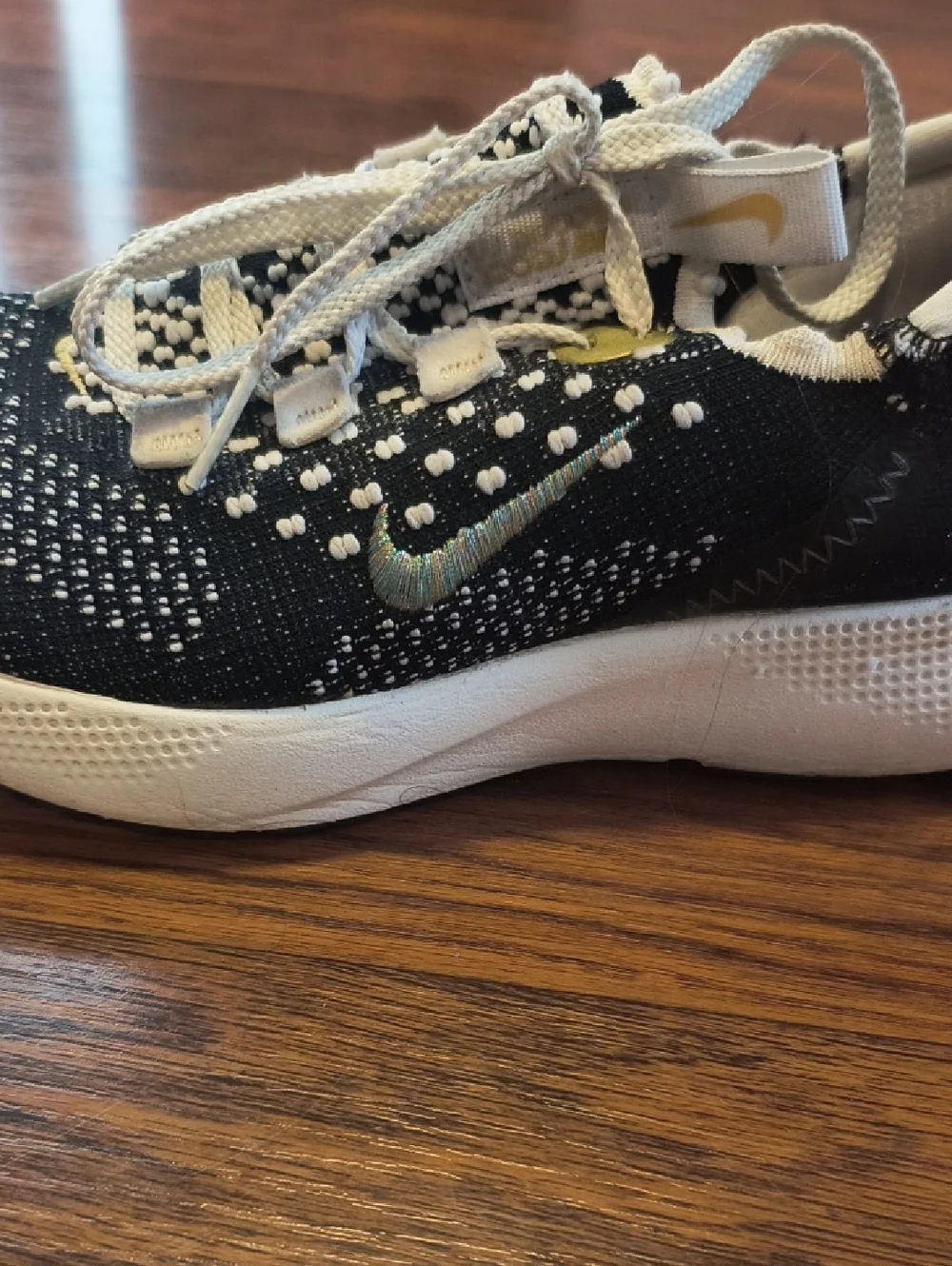 Women's Size 7.5 Nike React Escape Runners - Picture 3 of 8
